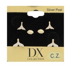 Whale Tail Studs Set